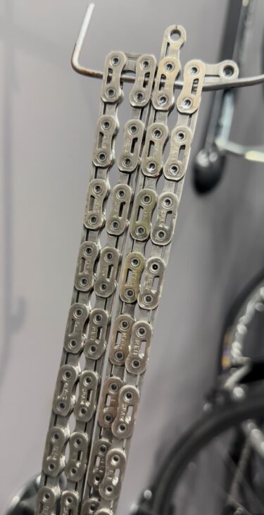 いまさら聞けないチェーンオイルの選び方＆使い方　第2の選択肢、チェーンワックスについて。