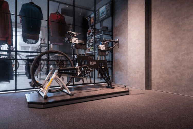 RETÜL 予約状況　4月