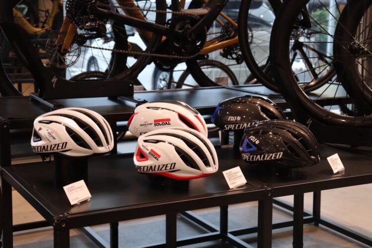 限定モデル｜S-WORKS EVADE 3 TEAM REPLICA まだあります