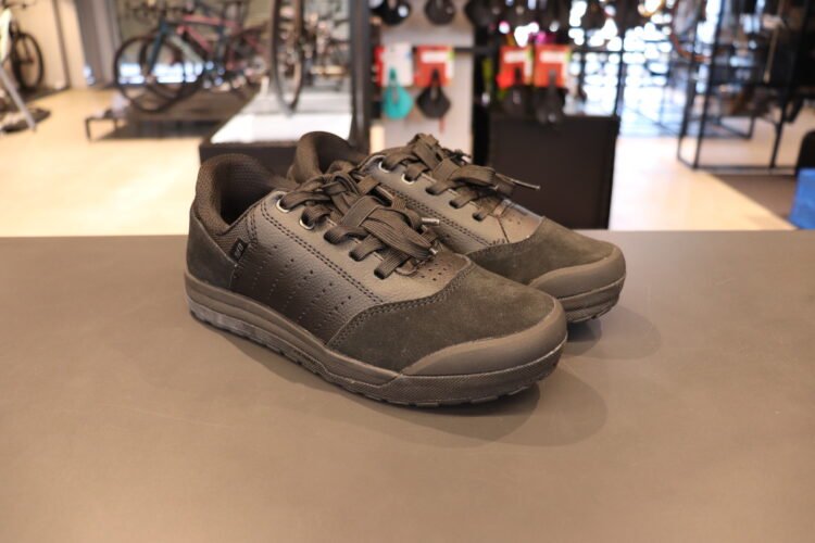SPECIALIZED フラットペダルユーザー必見！特価シューズ 店頭在庫のご案内