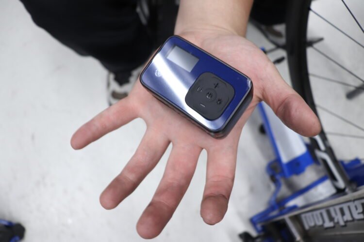 ついに1万円切り。携帯ポンプの常識を変える電動ポンプ「ELXEED SIX」