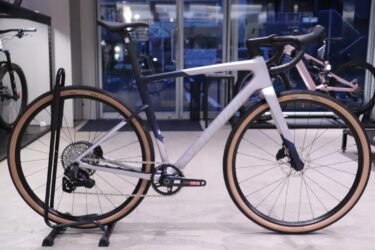 【限定販売10/31まで】CRUX 5 COMP 56サイズ｜グラベルも舗装路も速い 次世代グラベルロードバイク