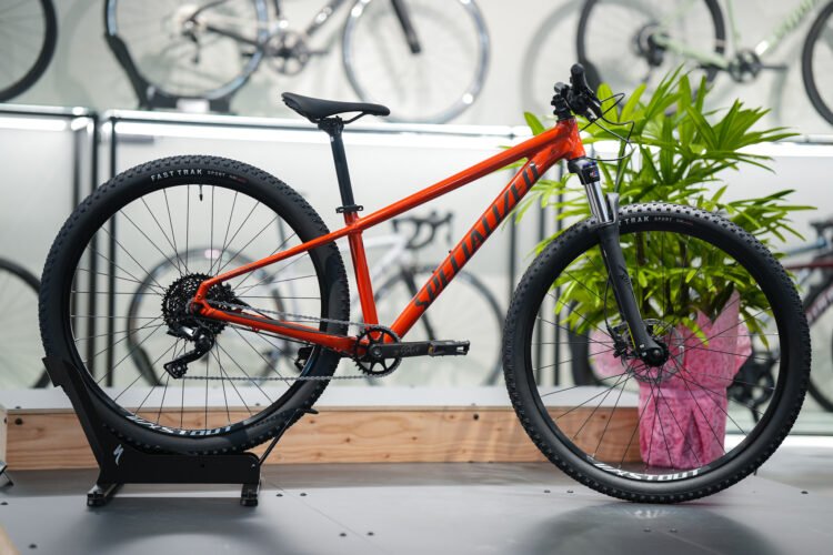 エントリーMTBのROCKHOPPER COMP29がメーカー在庫限りで特別価格に！