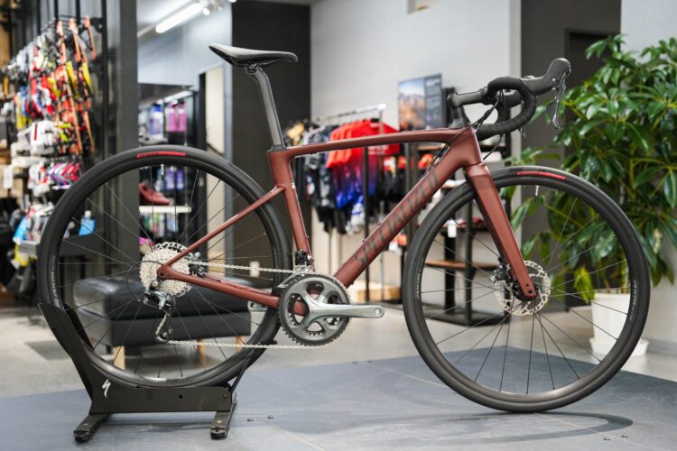 優れた振動吸収性が特徴のロードバイクROUBAIX SL8のご紹介です