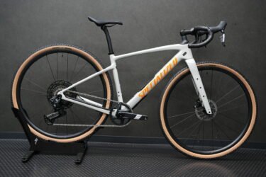 最新のグラベルロードDIVERGE 4 COMPが入荷！