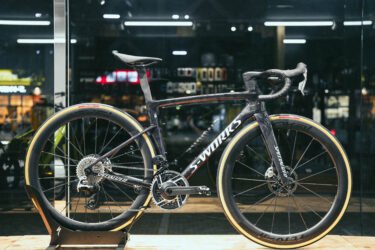 S-WORKS TARMAC SL9グロスカーボン/レッドトゥブルーパール/ホワイトカラーを納車しました！
