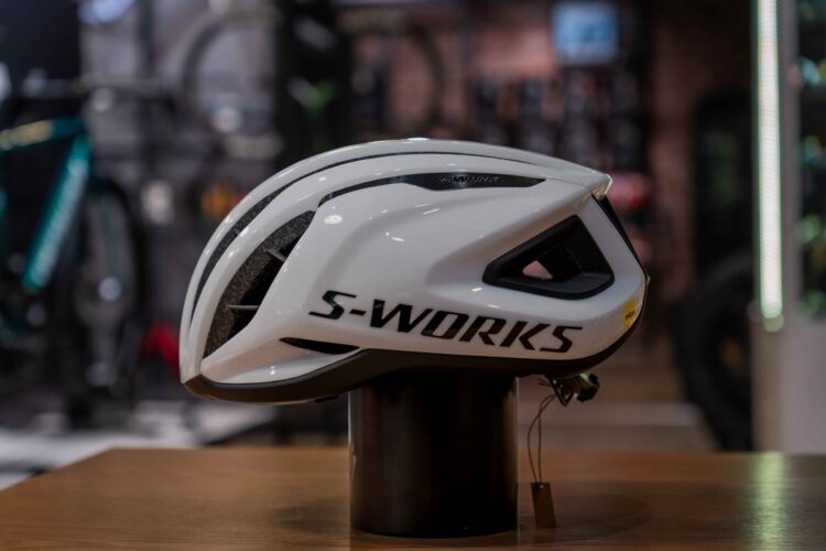 S-Works Prevail lllに待望の新色が登場！