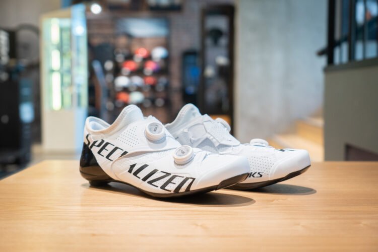 より速く走りたいライダーに、最速のレースシューズ S-Works Ares Shoes