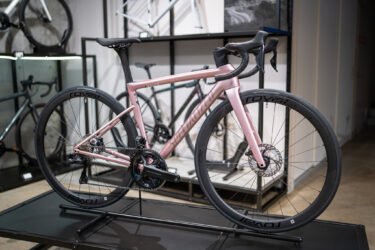 Tarmac SL8 ExpertにUltegra Di2搭載モデルが新登場！