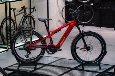 Vado 3 X 6.0｜街中から、その先の未舗装路まで。