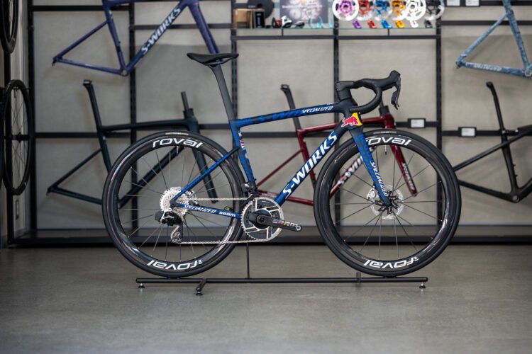 S-Works Tarmac SL8: Red Bull 2025 TdF LTD スペシャライズド 住之江 で展示中！