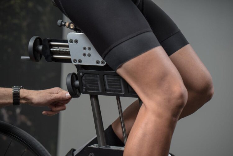 STEP 4 店内ローラー台での試乗