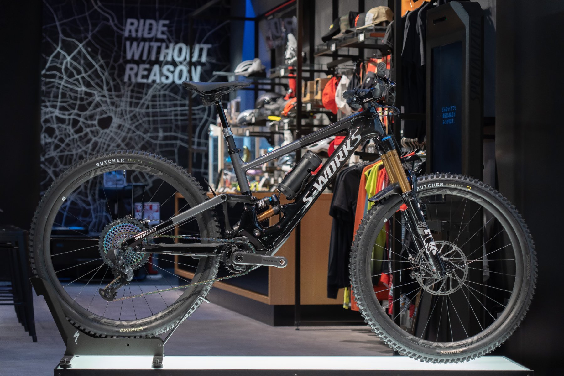 どんなに荒れたトレイルも乗り越えられるe Mtb Kenevo Slが入荷致しました Specialized Store