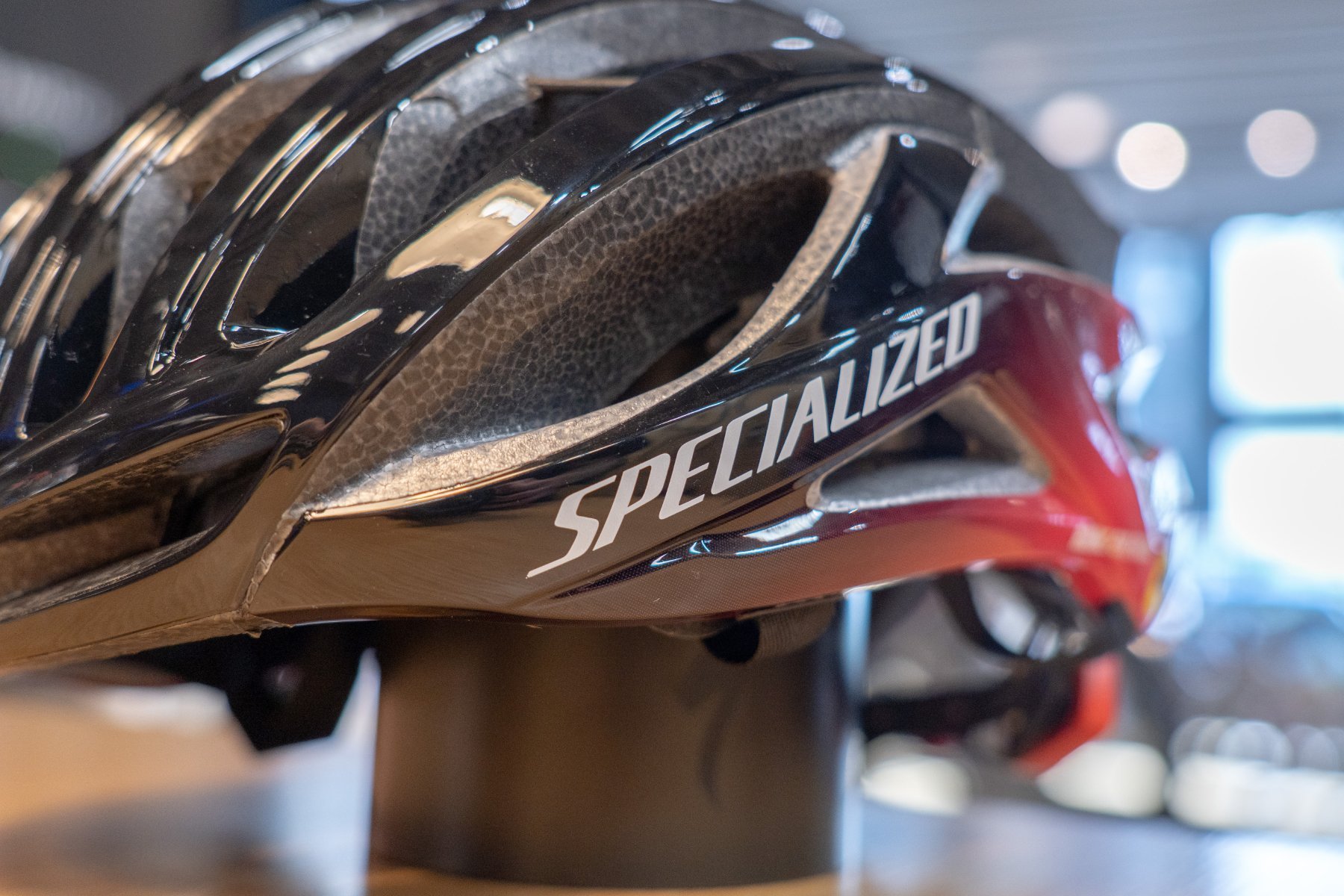 超軽量で通気性抜群のヘルメット、S-Works Prevail Ⅱ Ventチーム 