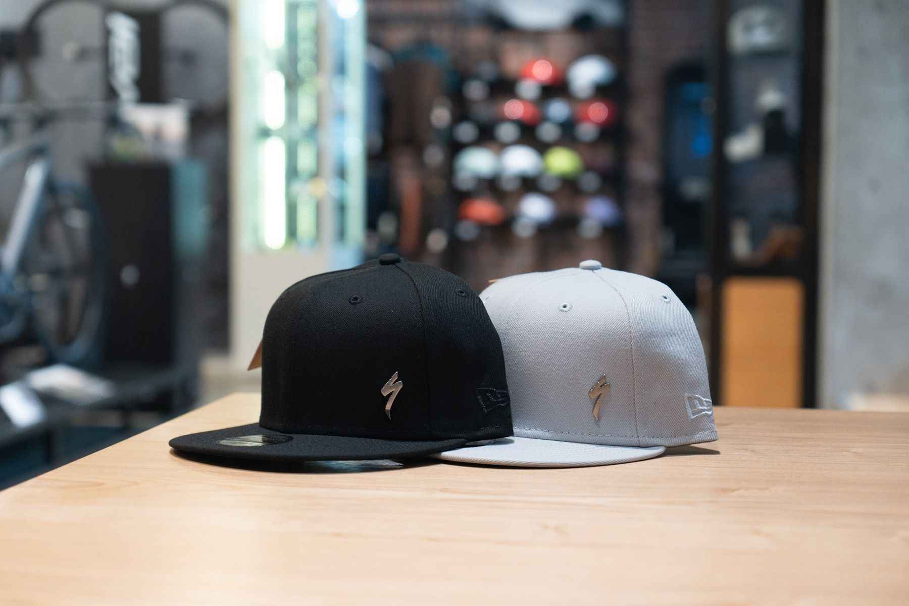 大人気のスペシャライズド×New Era キャップでライフスタイルもカッコ 